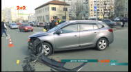 На вулиці Драгоманова в Києві на брухт перетворились одразу 4 авто