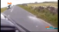 В Британии водитель пытался избежать столкновения – его авто перевенулось