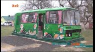 На Рівненщині старенький автобус облаштували під незвичайний шкільний клас