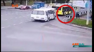 Во Львове автобус сбил пешехода на светофоре