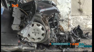 Передние колеса и двигатель в салоне: водитель не удержал руль и протаранил бетонный столб