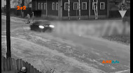 У Росії велосипедиста на перехресті на шаленій швидкості зніс Мерседес