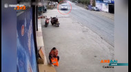 В Китае водитель потерял сознание за рулем и стал причиной большой аварии