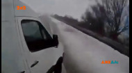 В Польше водитель микроавтобуса пошел на обгон на подмерзшей дороге и создал аварию