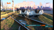 В Одессе водитель-гонщик влетел в другое авто и перевернул его на крышу