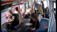 В Чехии мужчина без билета выскочил из трамвая и попал под машину