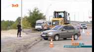 На выезде из Киева столкнулись три грузовика и легковушка