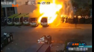 В Китае электротранспорт устроил фаершоу: один из автобусов взорвался