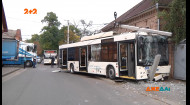 Двобій титанів у Кропивницькому: у нищівній аварії зійшлися тролейбус та вантажівка
