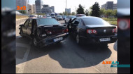 В Киеве мужчина утром врезался в такси, а затем попытался скрыться