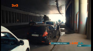 Водители превратили в парковку единственный в Киеве автотоннель