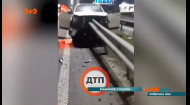Ужасная авария под Киевом: автомобиль насквозь прорезан металлической конструкцией