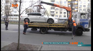 Киевские водители продолжают нарушать правила парковки даже на пустых улицах