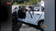 Легковушка залетел под прицеп грузовика – один водитель погиб