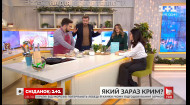 Шефповар Асан Буджуров готовит янтыки, а Севгиль Мусаева рассказывает о том, как сейчас живет Крым