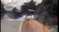 В Камбодже водитель смог вовремя затормозить, когда впереди него вылетел грузовик