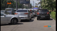 Паркуйся, хто як хоче: на проспекті Перемоги запаркували тротуари