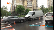 На Повітрофлотському проспекті у Києві зіштовхнулись одразу три авто