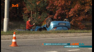 На Обуховской трассе из-за аварии авто оказалось вверх колесами в кювете