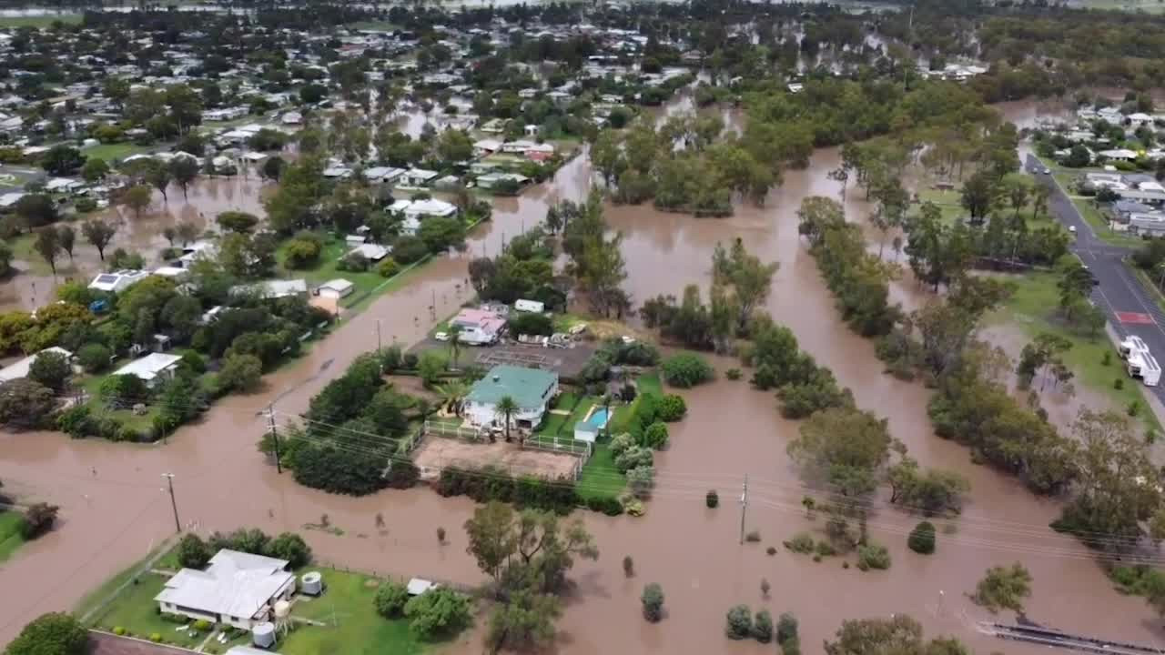 Страну накрыла непогода: наводнение унесло жизни более 170 человек