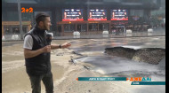 У Києві асфальт злетів у повітря через гарячу воду, що била зі зношеної труби водопроводу