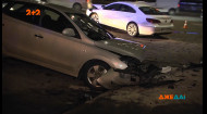 Торопыжка на дороге – всегда опасность: как результат два поврежденных автомобиля и обломки