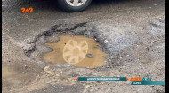 Гвозди и другой хлам на дороге Харькова: 40% путей города в критическом состоянии