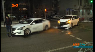 Два автомобиля столкнулись на перекрестке в центре Киева