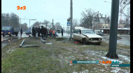 Водитель не справился с управлением и вылетел из проспекта в Харькове
