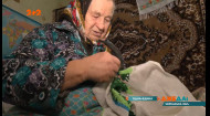 Женщина, которая живет одна в когда-то большом украинском поселке