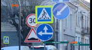 Куда ехать: коммунальщики из Черновцов поставили 33 знака на нескольких квадратных метрах