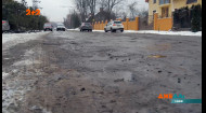 Львівський мікрорайон може бути відрізаний від міста, якщо цю дорогу не відремонтують