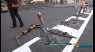 Пешеходная Бессарабка: с асфальта стирают разметку и устанавливают столбики