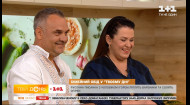 Руслана Писанка с мужем Игорем лепят вареники и солят огурцы на кухне «Твоего дня»
