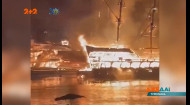 В курортной Анталии загорелось сразу четыре экскурсионных корабля