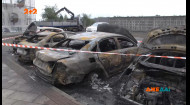 Масштабна автопожежа: одразу 5 автівок спалахнули в одному з житлових комплексів села Крюківщина