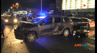 Масштабна аварія за участю трьох автомобілів на проспекті Перемоги: людей довелося забирати медикам