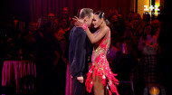 Победители конкурса "Танцуй сердцем" станцевали самбу на шоу Танцы со звездами