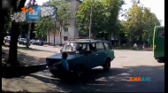 Школьник из Харькова выбежал под колеса авто на красный свет
