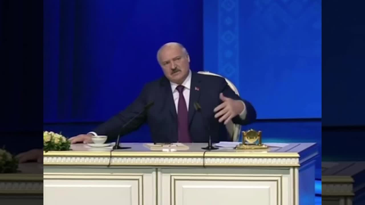 Лукашенко назвал геев 