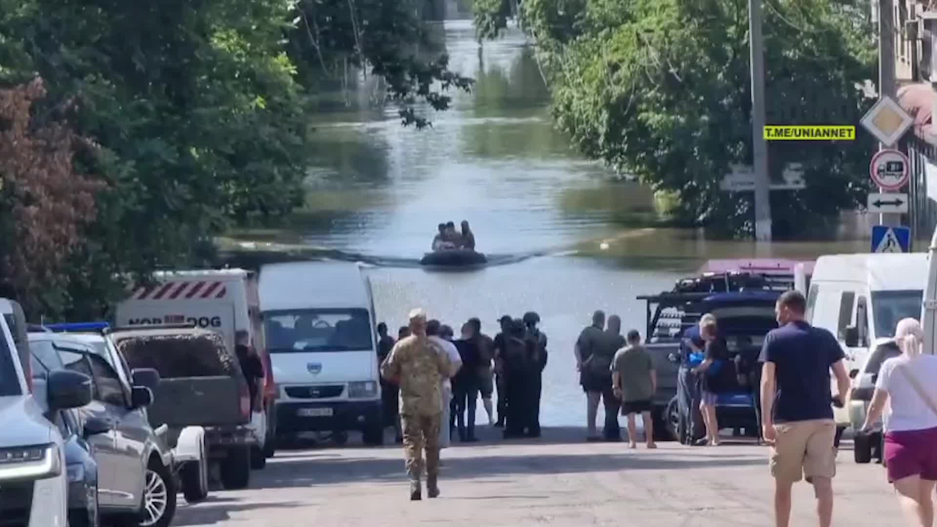 Центр Херсона затапливает, бабушка Галина не может найти внука