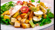 Цезар з маринованим кабачком! Рецепт найпопулярнішого у світі салату!