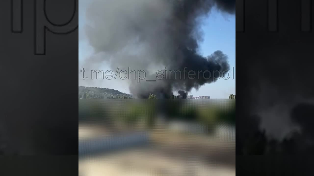 В оккупированном Симферополе горит воинская часть