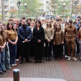 Металевий тубус для нащадків: що українська молодь ховає під землю на 25 років?