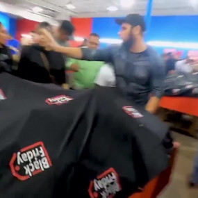 Чому ми купуємо непотрібні речі