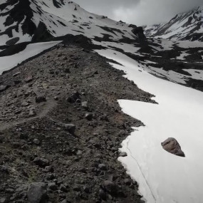 Кровавые источники, пасть дракона и место Прометея — увлекательный поход в дикие горы Грузии