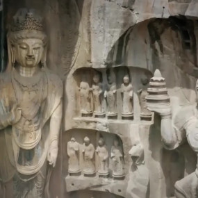 Гора загадочных Будд: в скале высечено более 100 тысяч статуй