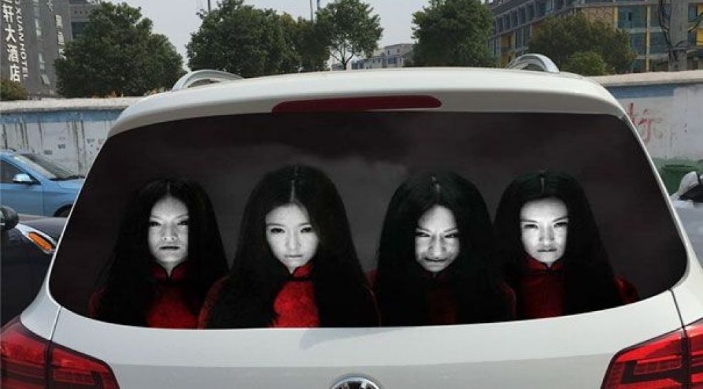 ​​​​​У Китаї вигадали стікери на машини, щоб провчити любителів засліплювати дальнім світлом