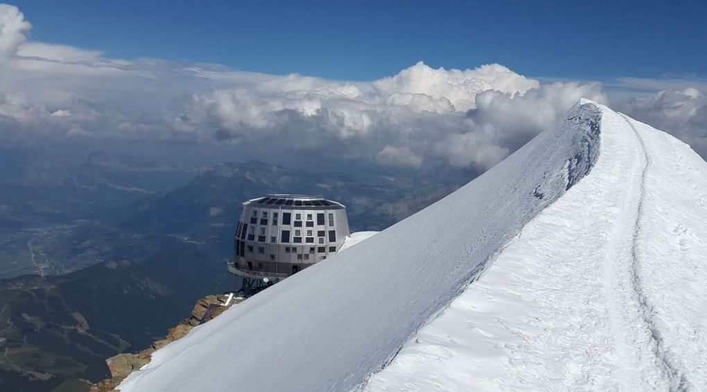 Найдивніший готель у світі знаходиться на висоті 3 817 метрів над рівнем моря