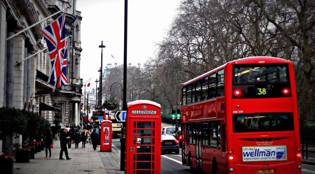 Британские автобусы будут очищать воздух